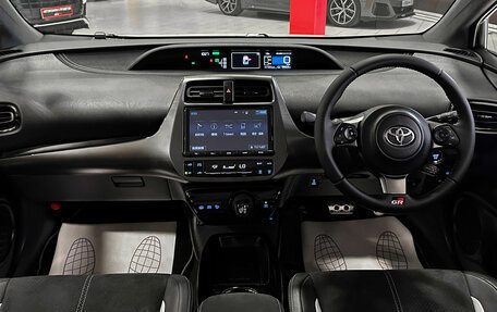 Toyota Prius IV XW50, 2018 год, 2 357 000 рублей, 33 фотография