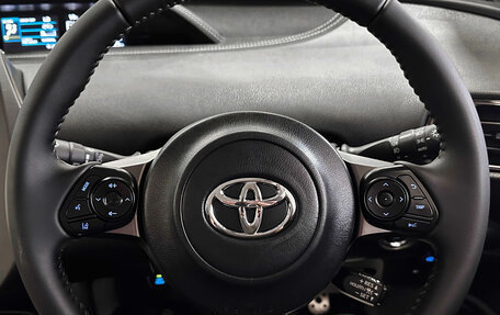 Toyota Prius IV XW50, 2018 год, 2 357 000 рублей, 32 фотография