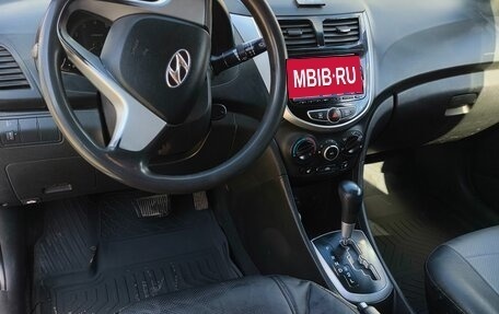 Hyundai Solaris II рестайлинг, 2011 год, 520 000 рублей, 1 фотография