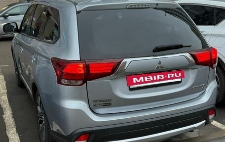 Mitsubishi Outlander III рестайлинг 3, 2016 год, 1 950 000 рублей, 2 фотография