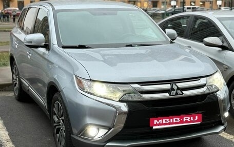 Mitsubishi Outlander III рестайлинг 3, 2016 год, 1 950 000 рублей, 4 фотография