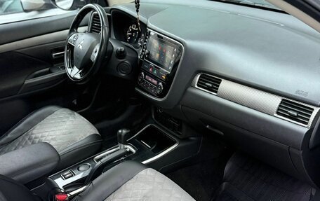 Mitsubishi Outlander III рестайлинг 3, 2016 год, 1 950 000 рублей, 6 фотография