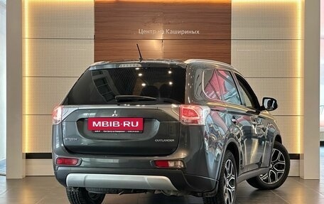 Mitsubishi Outlander III рестайлинг 3, 2014 год, 2 099 000 рублей, 4 фотография
