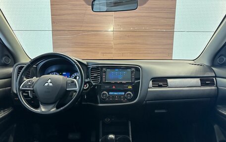 Mitsubishi Outlander III рестайлинг 3, 2014 год, 2 099 000 рублей, 8 фотография