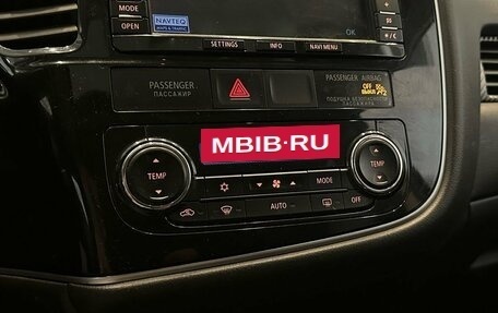 Mitsubishi Outlander III рестайлинг 3, 2014 год, 2 099 000 рублей, 15 фотография