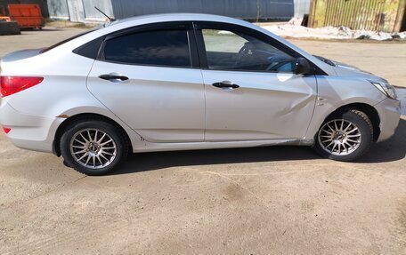 Hyundai Solaris II рестайлинг, 2011 год, 520 000 рублей, 4 фотография