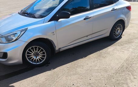 Hyundai Solaris II рестайлинг, 2011 год, 520 000 рублей, 6 фотография