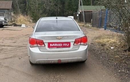 Chevrolet Cruze II, 2009 год, 440 000 рублей, 3 фотография