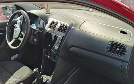 Volkswagen Polo VI (EU Market), 2018 год, 900 000 рублей, 5 фотография