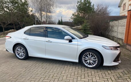 Toyota Camry, 2019 год, 3 100 000 рублей, 2 фотография