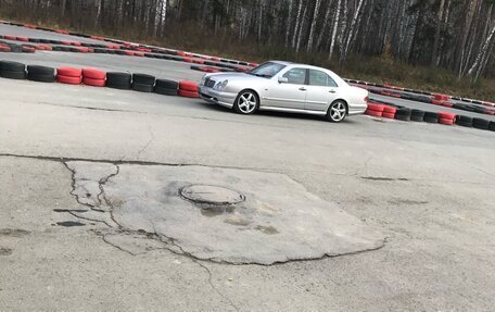 Mercedes-Benz E-Класс, 1996 год, 450 000 рублей, 6 фотография