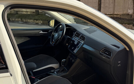 Volkswagen Tiguan II, 2019 год, 2 349 000 рублей, 10 фотография