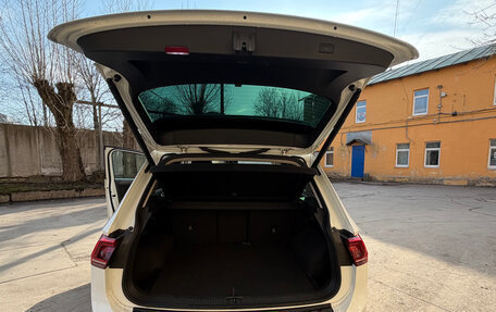 Volkswagen Tiguan II, 2019 год, 2 349 000 рублей, 8 фотография