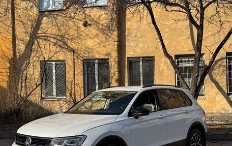Volkswagen Tiguan II, 2019 год, 2 349 000 рублей, 2 фотография