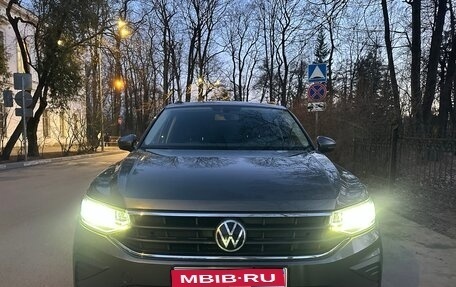 Volkswagen Tiguan II, 2021 год, 2 307 000 рублей, 1 фотография