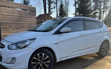 Hyundai Solaris II рестайлинг, 2011 год, 550 000 рублей, 2 фотография