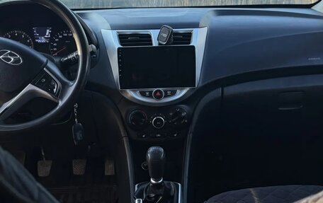 Hyundai Solaris II рестайлинг, 2011 год, 550 000 рублей, 6 фотография