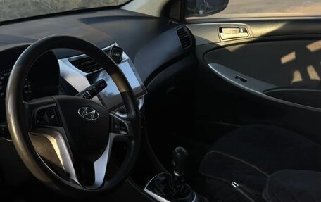 Hyundai Solaris II рестайлинг, 2011 год, 550 000 рублей, 7 фотография