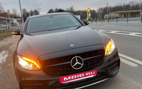 Mercedes-Benz E-Класс, 2019 год, 2 800 000 рублей, 10 фотография