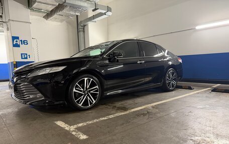 Toyota Camry, 2018 год, 2 950 000 рублей, 8 фотография