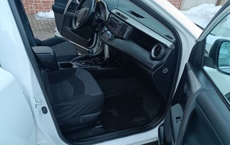 Toyota RAV4, 2018 год, 2 850 000 рублей, 10 фотография