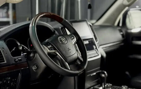 Toyota Land Cruiser 200, 2018 год, 6 700 000 рублей, 3 фотография
