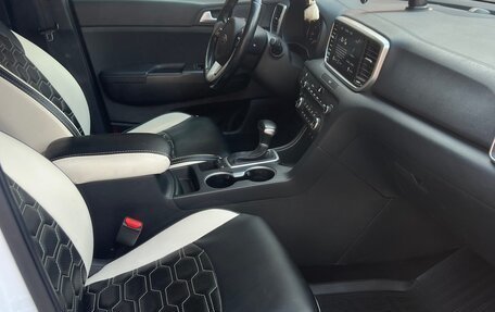 KIA Sportage IV рестайлинг, 2021 год, 2 390 000 рублей, 9 фотография