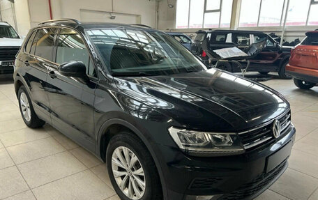 Volkswagen Tiguan II, 2019 год, 2 149 000 рублей, 3 фотография