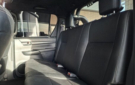 Toyota Hilux VIII, 2017 год, 2 990 000 рублей, 12 фотография