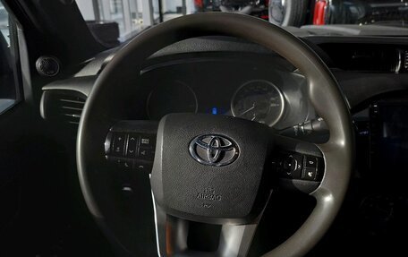 Toyota Hilux VIII, 2017 год, 2 990 000 рублей, 19 фотография