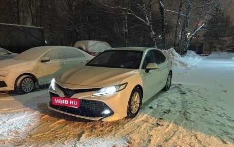 Toyota Camry, 2018 год, 2 550 000 рублей, 4 фотография