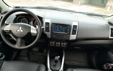 Mitsubishi Outlander III рестайлинг 3, 2011 год, 1 400 000 рублей, 3 фотография