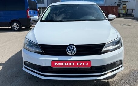 Volkswagen Jetta VI, 2017 год, 1 580 000 рублей, 2 фотография