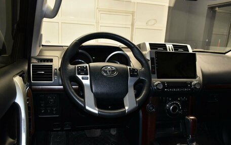Toyota Land Cruiser Prado 150 рестайлинг 2, 2017 год, 4 679 000 рублей, 16 фотография