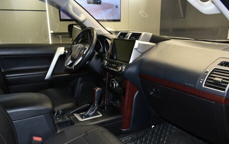 Toyota Land Cruiser Prado 150 рестайлинг 2, 2017 год, 4 679 000 рублей, 10 фотография