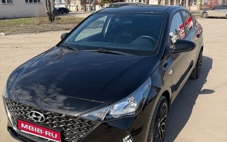 Hyundai Solaris II рестайлинг, 2021 год, 1 550 000 рублей, 1 фотография