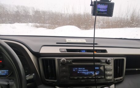 Toyota RAV4, 2015 год, 2 050 000 рублей, 4 фотография