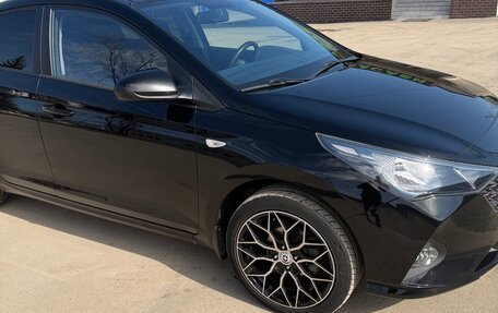 Hyundai Solaris II рестайлинг, 2021 год, 1 550 000 рублей, 4 фотография