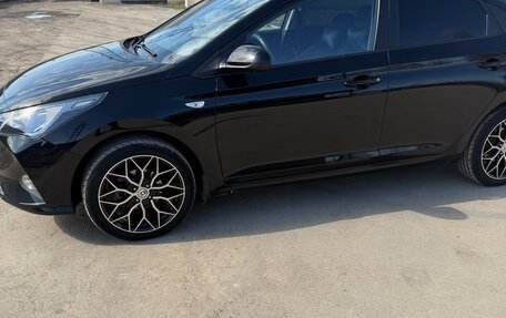 Hyundai Solaris II рестайлинг, 2021 год, 1 550 000 рублей, 13 фотография