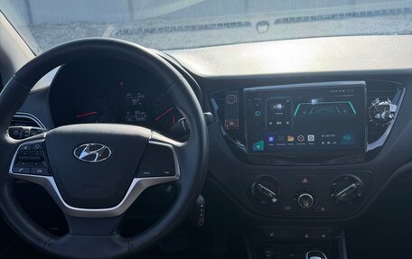 Hyundai Solaris II рестайлинг, 2021 год, 1 550 000 рублей, 21 фотография