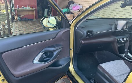 Toyota Yaris Cross, 2020 год, 2 200 000 рублей, 10 фотография