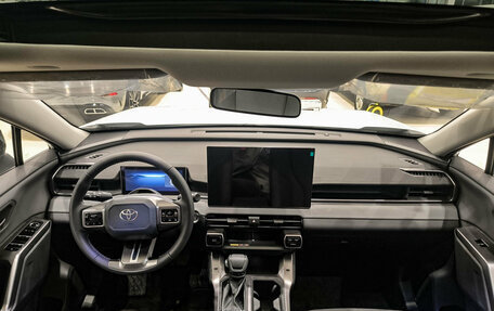 Toyota RAV4, 2025 год, 4 820 000 рублей, 17 фотография