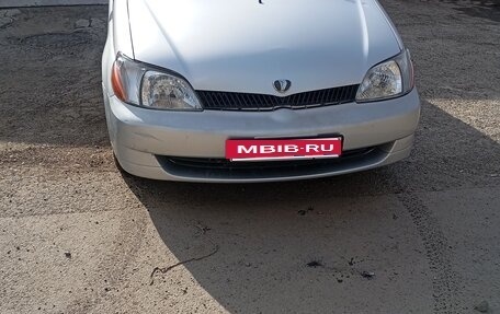 Toyota Platz, 2000 год, 280 000 рублей, 2 фотография