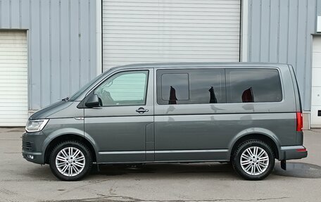 Volkswagen Caravelle T6 рестайлинг, 2015 год, 2 890 000 рублей, 4 фотография