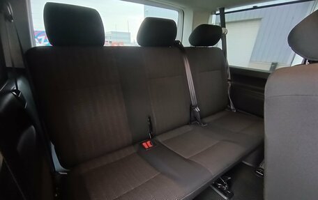 Volkswagen Caravelle T6 рестайлинг, 2015 год, 2 890 000 рублей, 16 фотография
