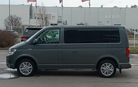Volkswagen Caravelle T6 рестайлинг, 2015 год, 2 890 000 рублей, 21 фотография