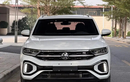 Volkswagen T-Roc I, 2023 год, 1 899 123 рублей, 2 фотография