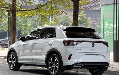 Volkswagen T-Roc I, 2023 год, 1 899 123 рублей, 3 фотография