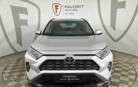 Toyota RAV4, 2020 год, 3 244 000 рублей, 2 фотография