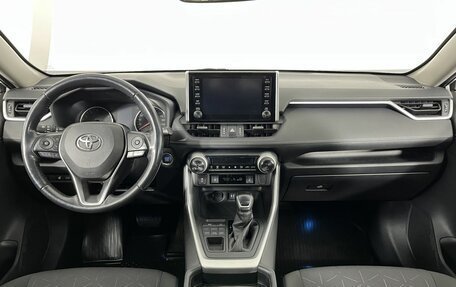 Toyota RAV4, 2020 год, 3 244 000 рублей, 7 фотография